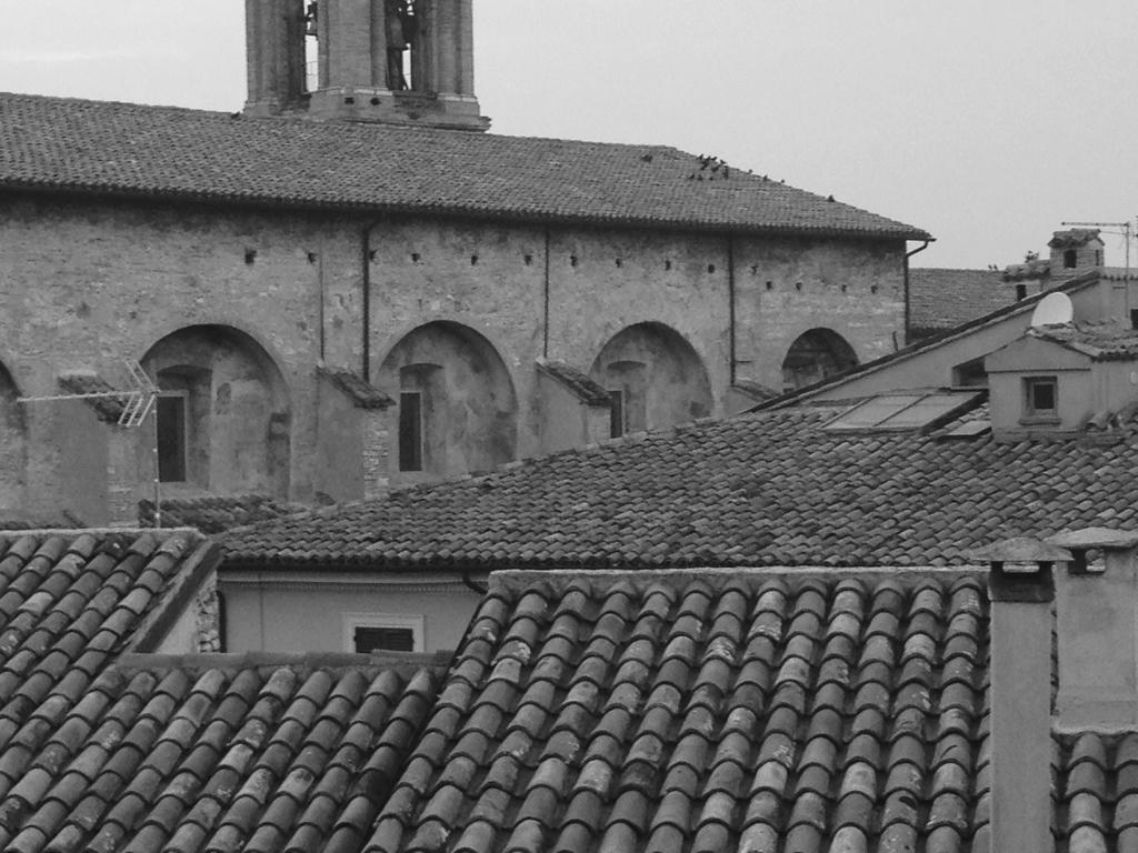 B&B La Dimora Del Capitano Fabriano Luaran gambar